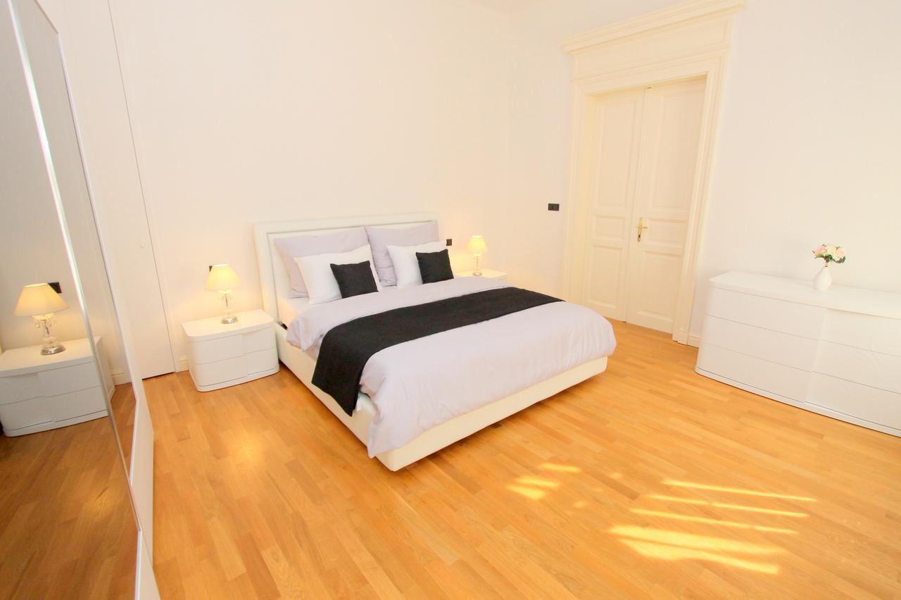 Luxury Apartments Krocinova Prag Eksteriør billede